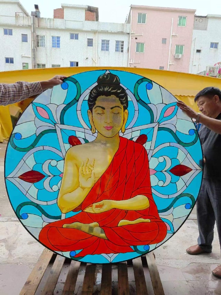 教堂人物彩色玻璃